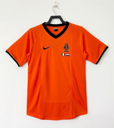 Retro 2000 Paises Bajos Local @lumorasports.jpeg