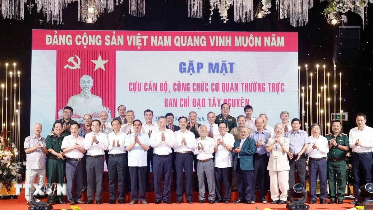 Tổng Bí thư, Chủ tịch nước gặp mặt cựu cán bộ, công chức Ban Chỉ đạo Tây Nguyên - Báo VietnamPlus