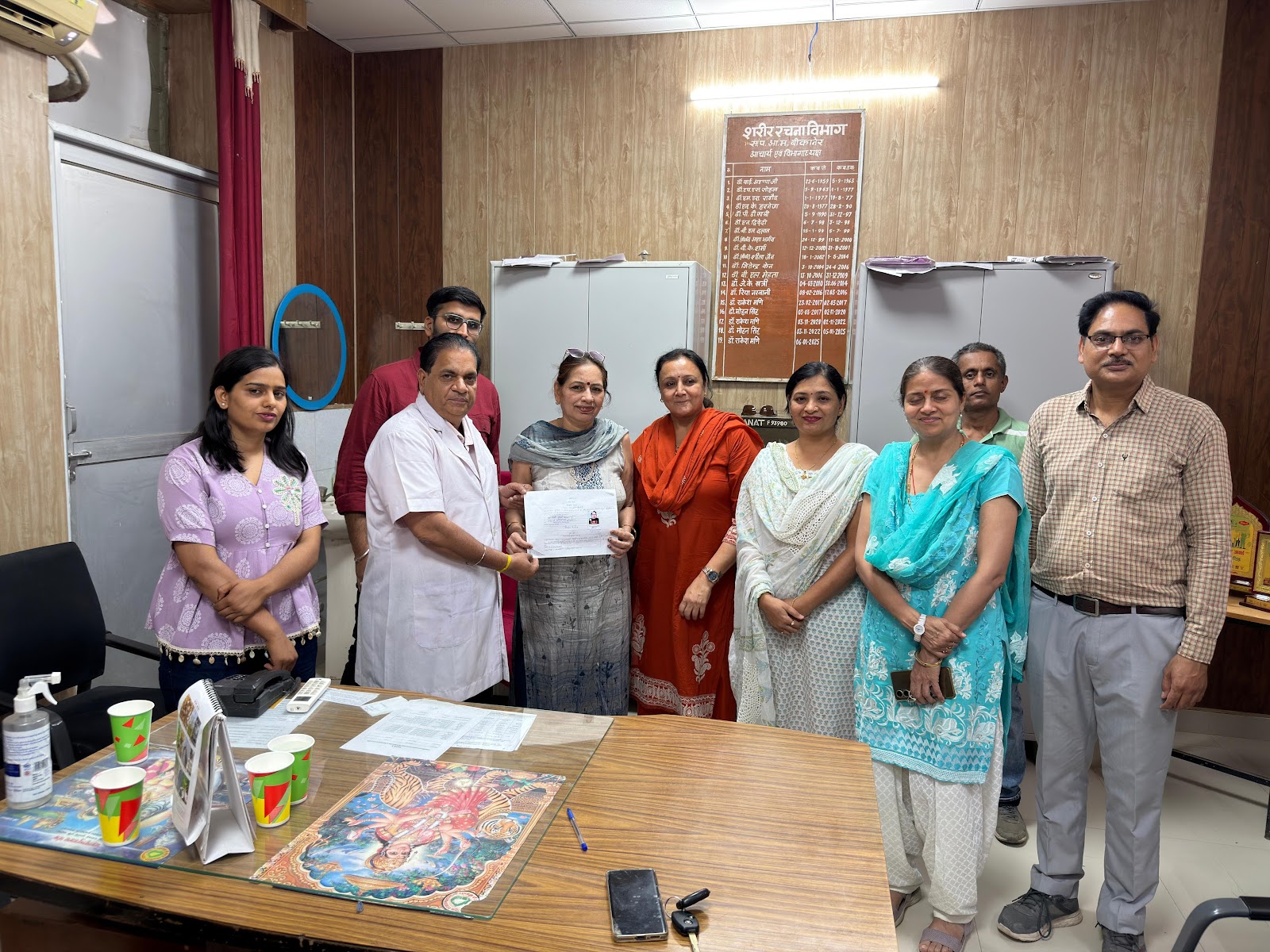 देहदान की प्रेरणादायी पहल :  स्व. जय प्रकाश जोशी कि पार्थिव देह मेडिकल कॉलेज को समर्पित, रजनी कालरा ने भरा देहदान का संकल्प पत्र