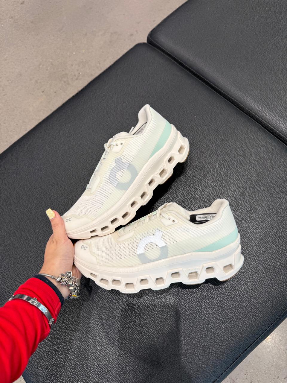 Tenis On Cloudmonter Void Mujer