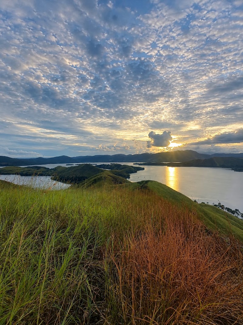 Trekking Sunset Bukit Patouw