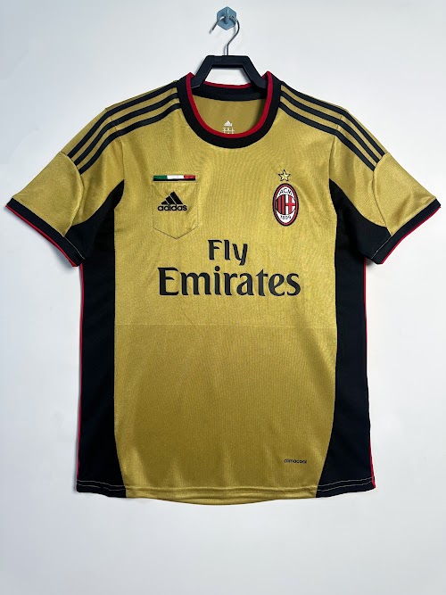 Equipación de visitante del AC Milan 2013-14.jpeg