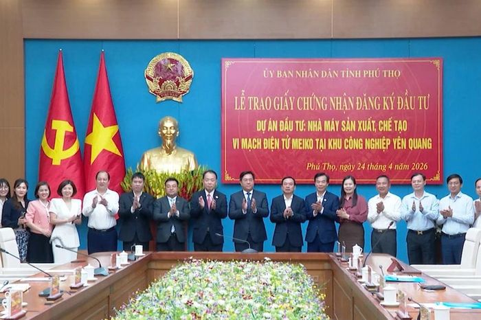 [Video] Phú Thọ: Trao Giấy chứng nhận đăng ký đầu tư dự án sản xuất, chế tạo vi mạch điện tử - Báo Nhân Dân