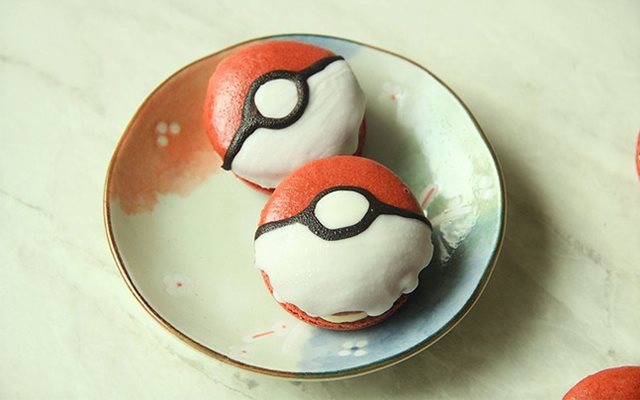 Bánh Macaron Pokéball