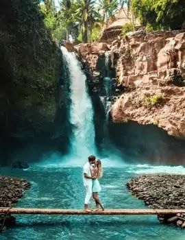 Couple chute d'eau | Bali | Indonésie