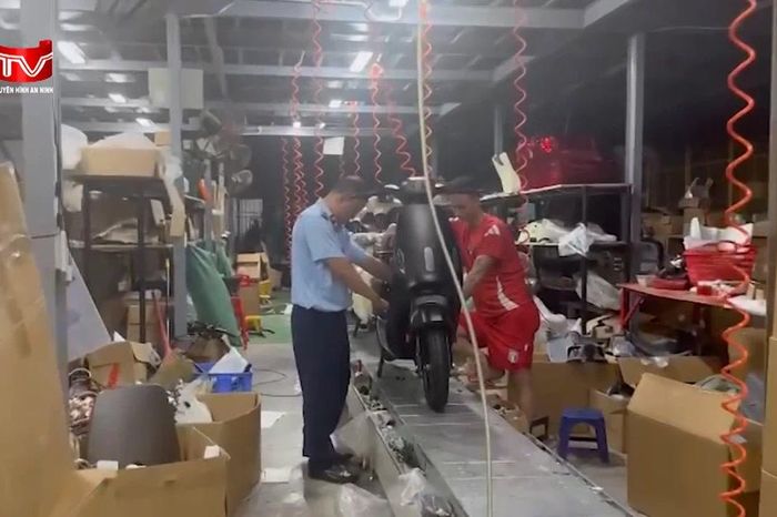 Lật tẩy chiêu lắp 'ruột' xe máy điện vào xe đạp điện - Chuyên trang An Ninh Thủ Đô - Báo Công an nhân dân