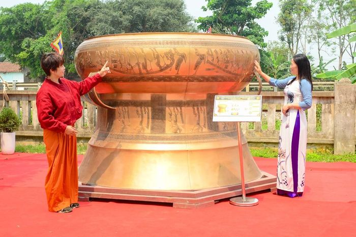 Chiêm ngưỡng trống đồng lớn nhất Việt Nam tại Lễ hội đền Bà Triệu - Báo Thanh Hóa