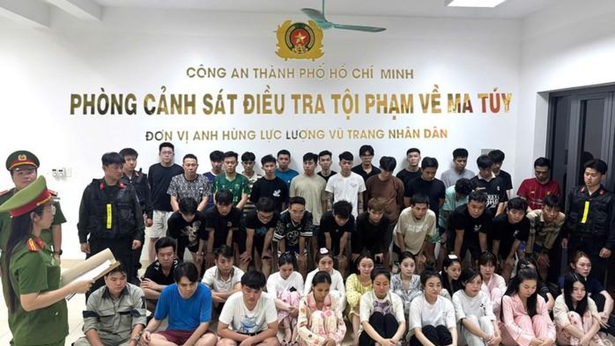 Đột kích quán bar Revo ở phường Vũng Tàu, phát hiện hàng chục người liên quan ma túy - Báo Người Lao Động
