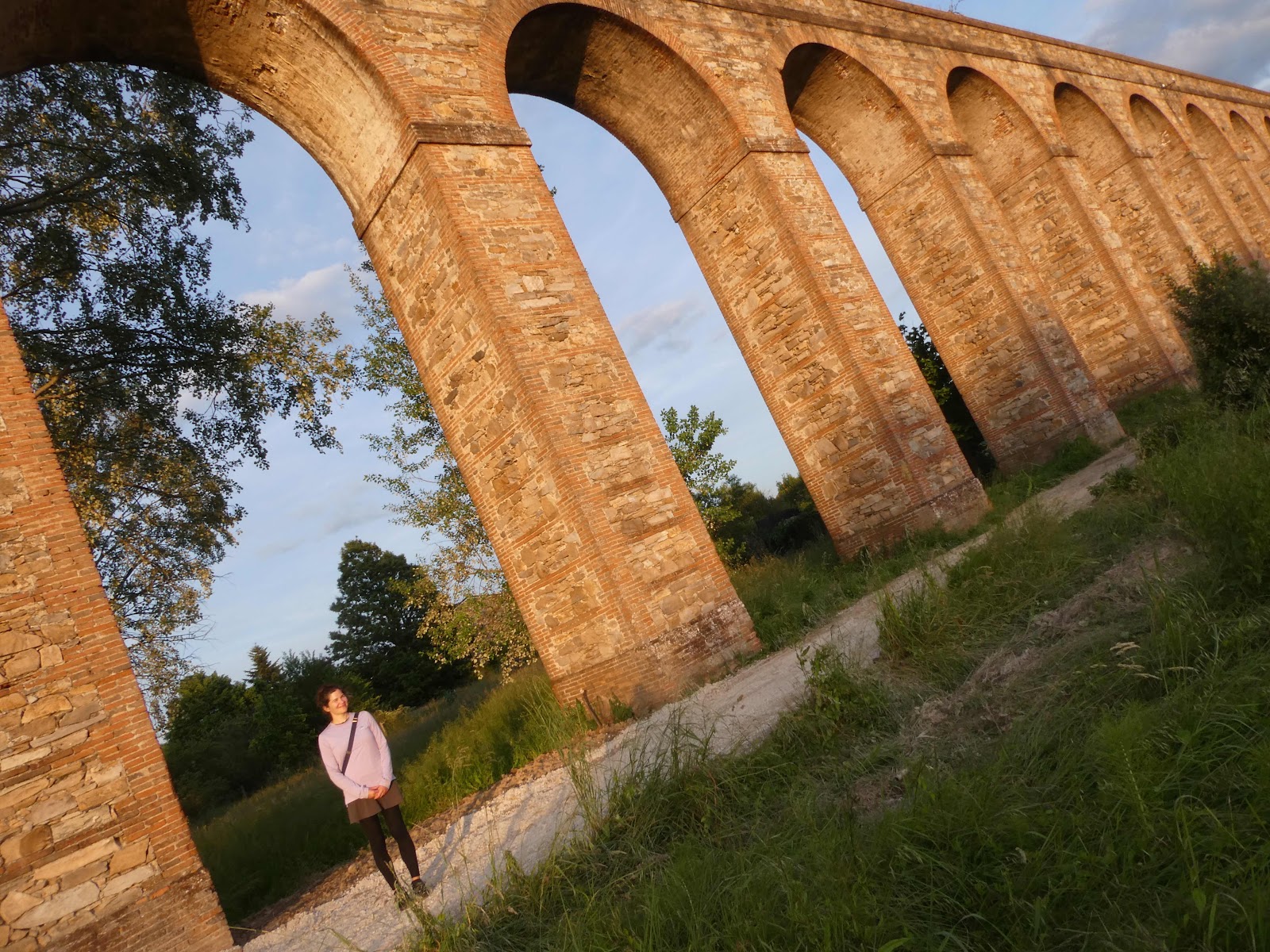 lectrice Lucca aqueduc surprise