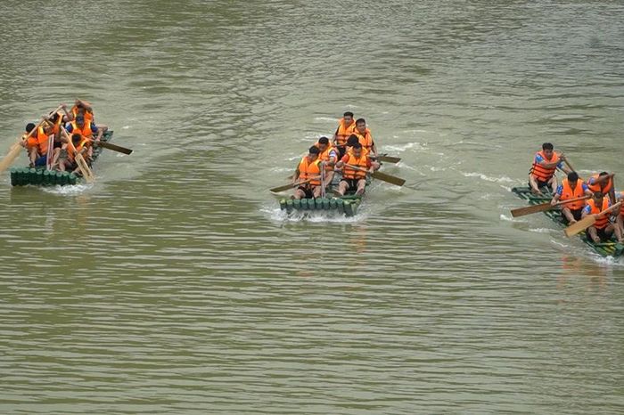 Sôi động Lễ hội đua mảng 'Hào khí trận Phố Ràng' trên sông Chảy - Báo Lào Cai