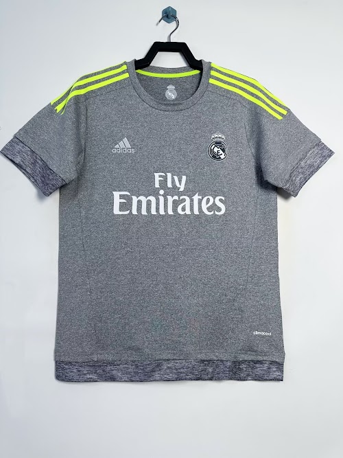 Equipación de visitante del Real Madrid 2015-16.jpeg