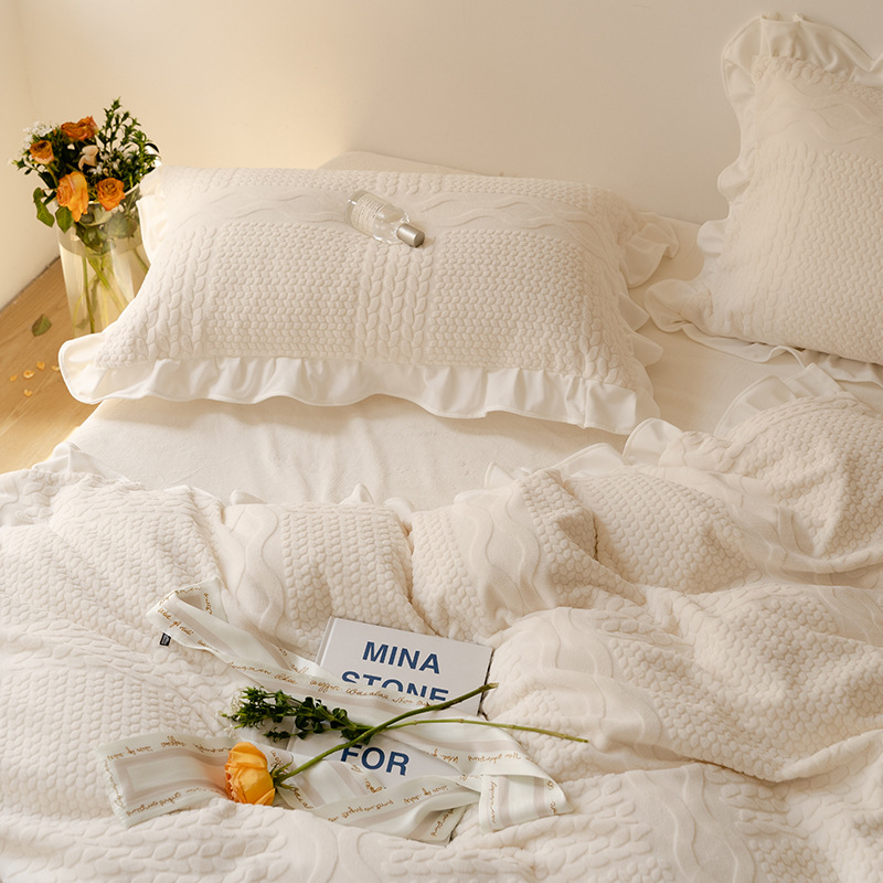 Winter bedding set made of milk fleece with ruffled edges