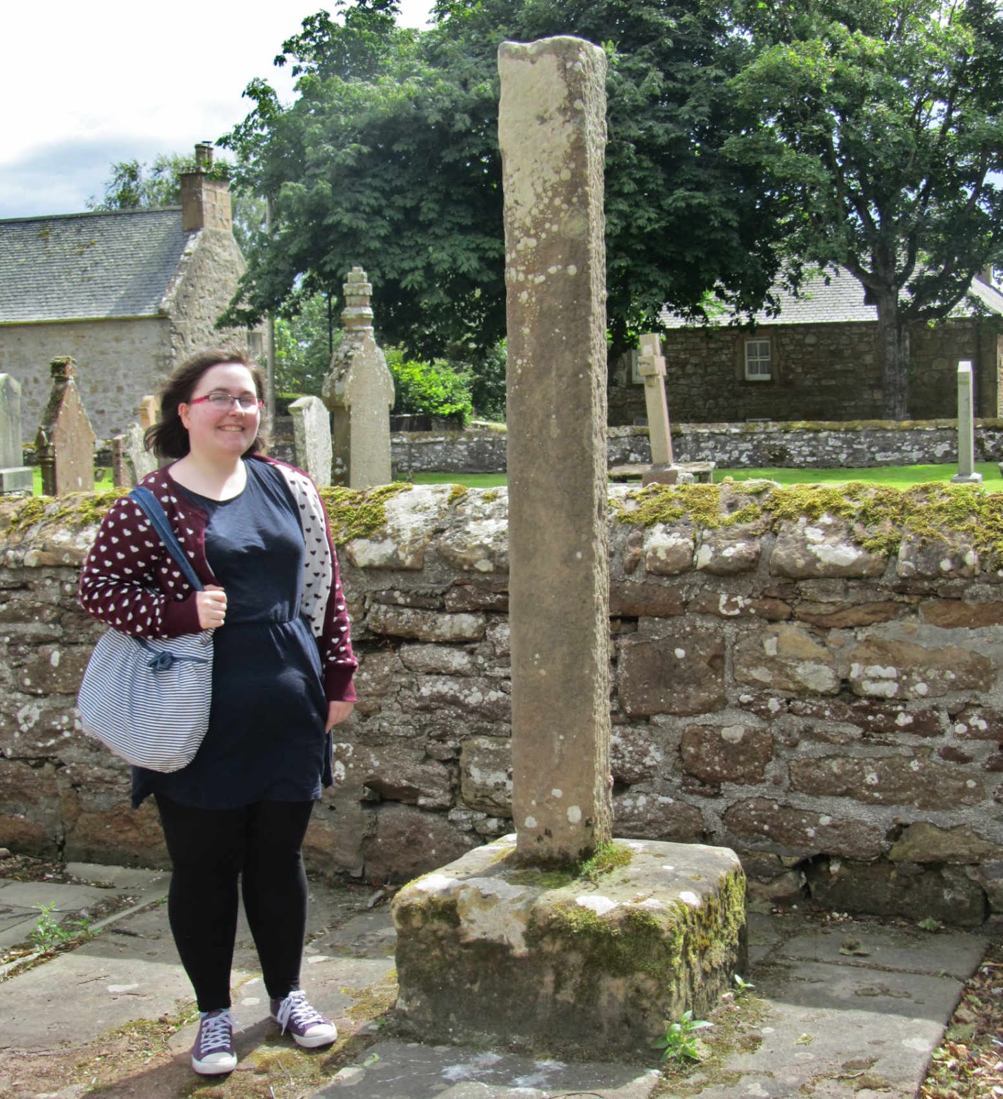 Abertarff_Dornoch_Cathedral_churchyard_market_cross.jpg