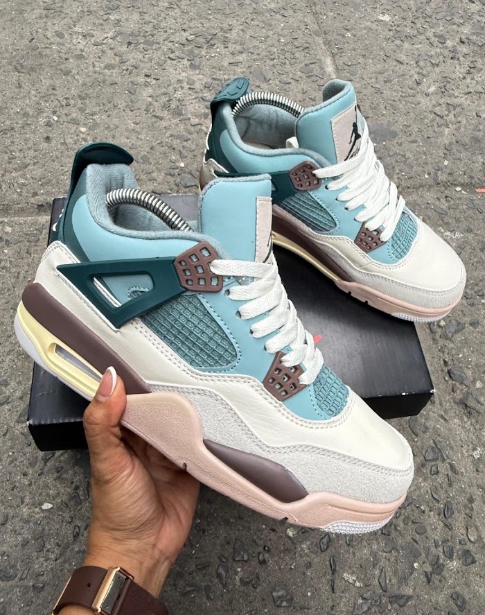Jordan 4 Celeste Crema