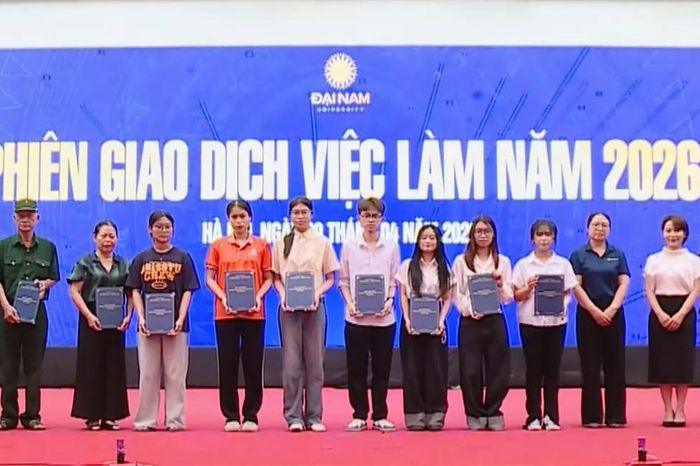Sôi động phiên giao dịch việc làm - Đài Phát thanh và truyền hình Hà Nội
