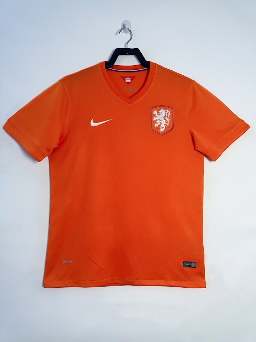 Equipación local de los Países Bajos 2014.jpeg