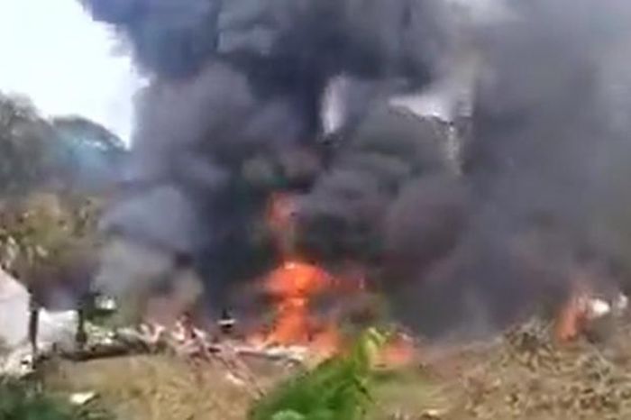 Video khoảnh khắc cuối cùng của máy bay quân sự Colombia trước khi rơi - Báo Tin Tức TTXVN
