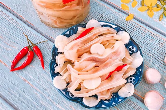 Tai Heo Ngâm Giòn Chua Ngọt