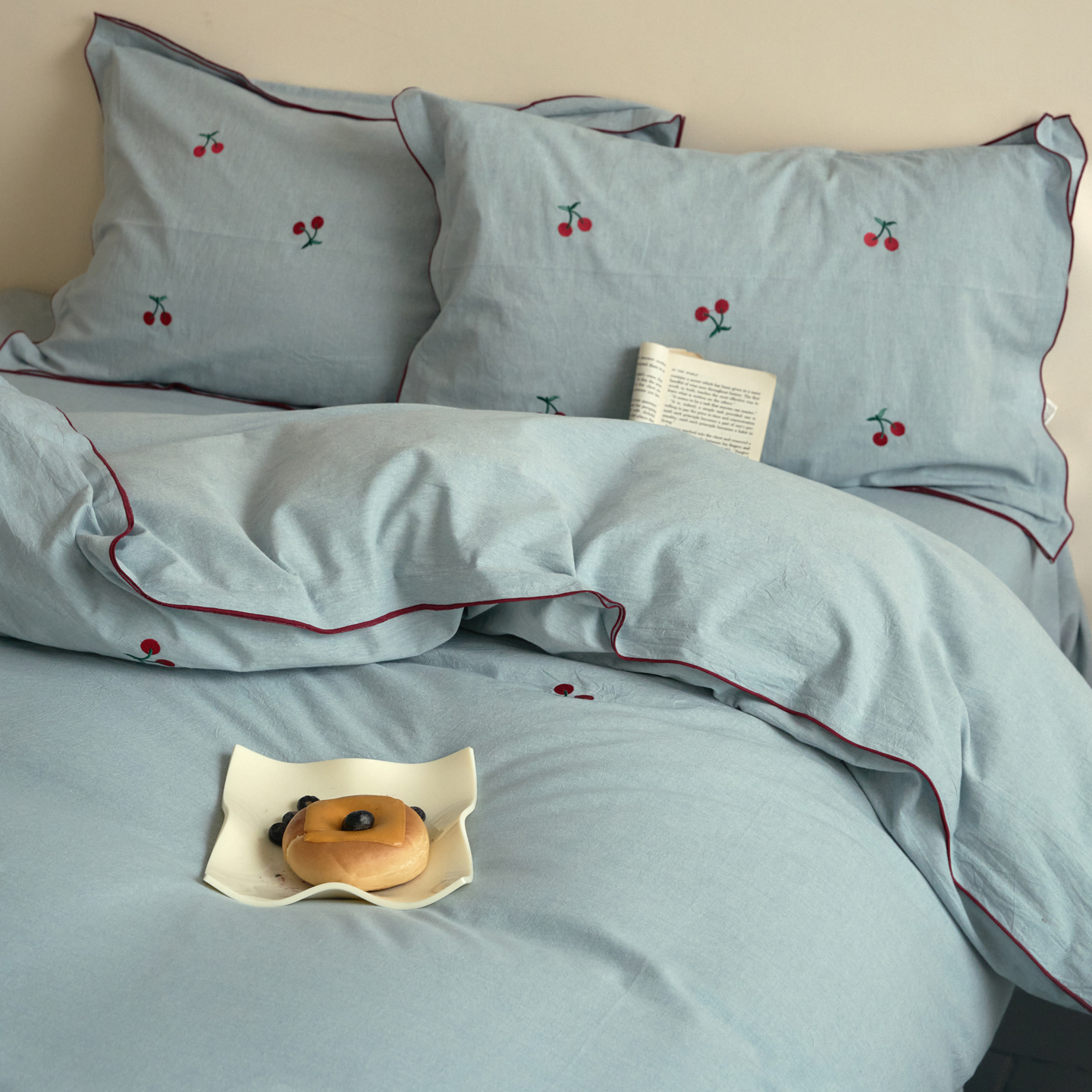 Cotton bedding with cherry embroidery, 4-piece