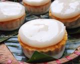 Khi bánh đã chín ta gắp bánh ra và chờ nguội bớt rồi kẹp giò, chả vào là chúng ta đã có những cặp bánh giầy giò xinh xắn và hấp dẫn