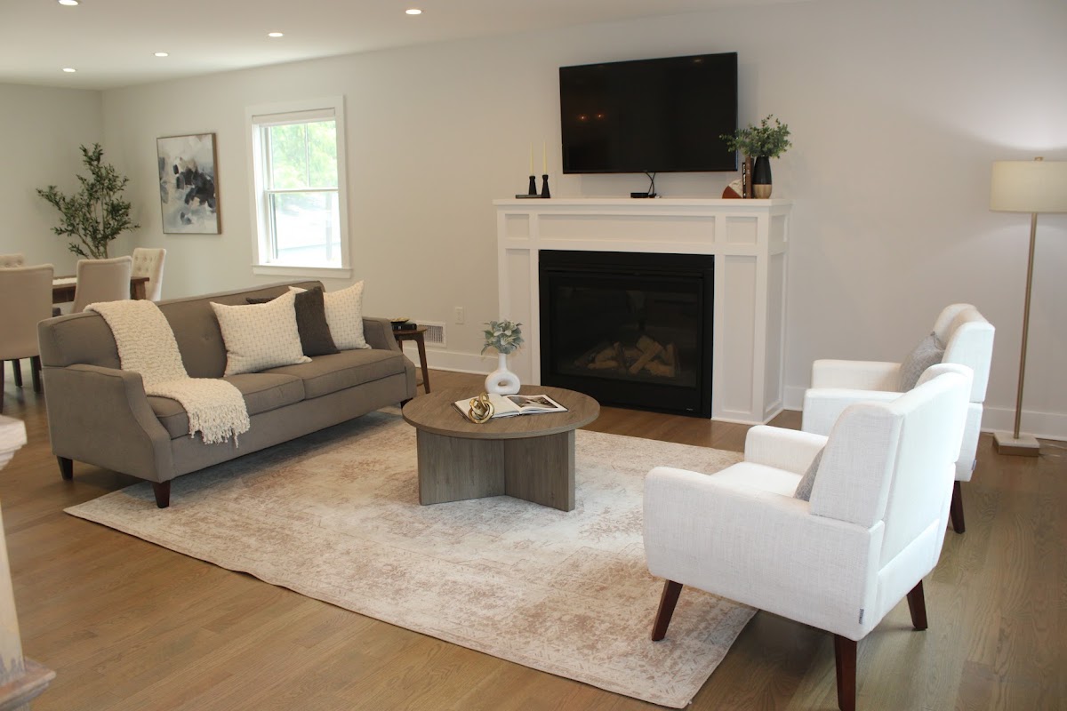 Living/Family Rooms image