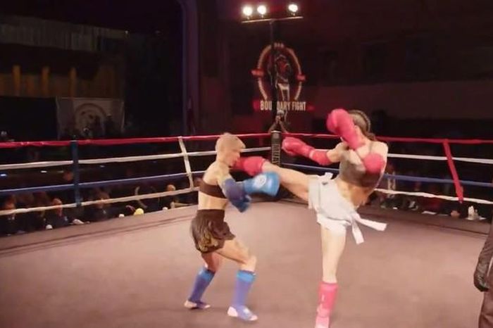 Nữ võ sĩ vờ chạm găng rồi tung 2 cú đá hạ knock-out đối thủ sau 6 giây - Tạp chí Người Đưa Tin