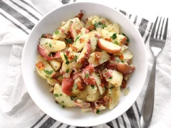 Món khoai tây luộc trộn giấm bacon không chỉ ngon lạ về hương vị, tạo độ ngon mà không hề ngán, đồng thời đây cũng là một dạng salad giàu chất dinh dưỡng đấy. Bạn hãy thử làm ngay nhé.