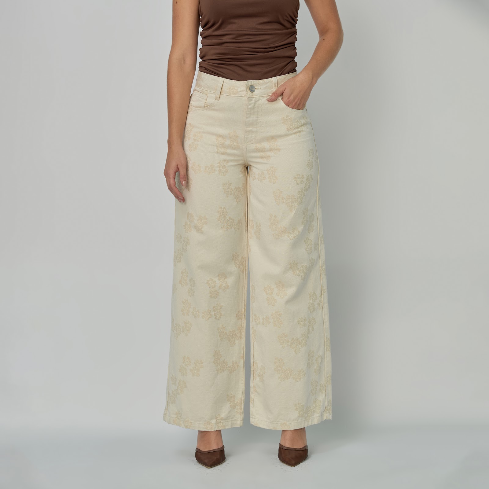 Jean dama Wide Leg tiro alto rígido con flores bordadas, color Ivory - Vista 7