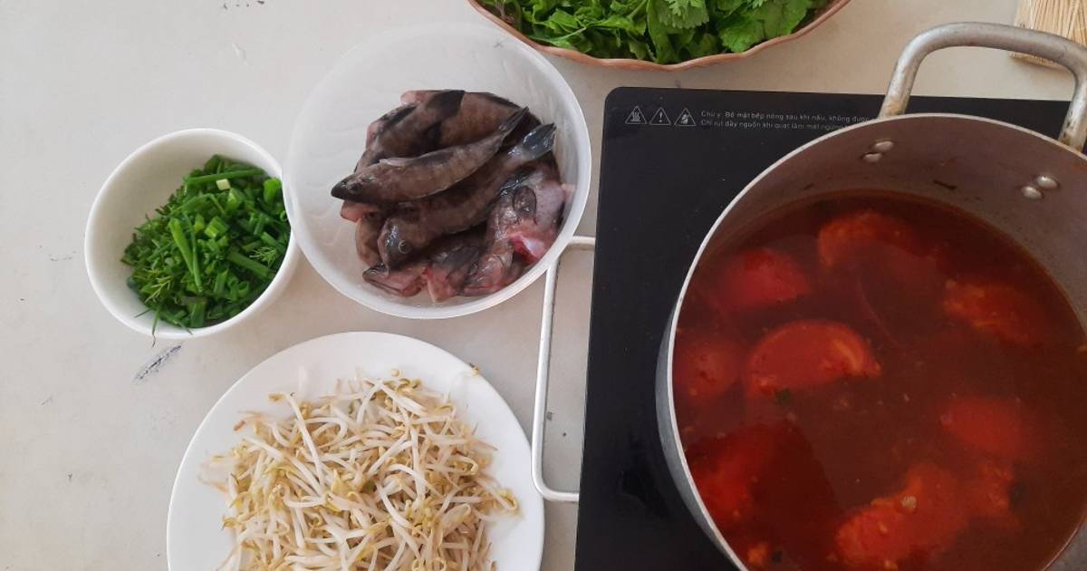 Canh chua cá mú ăn kèm giá chần