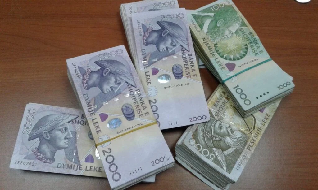 Rekord Oferte Paraje, Kredi & Blerje Valute në Korrik