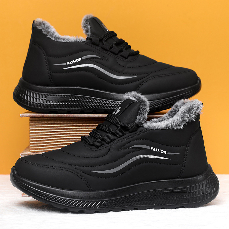 Insulated men's winter boots with thick sole