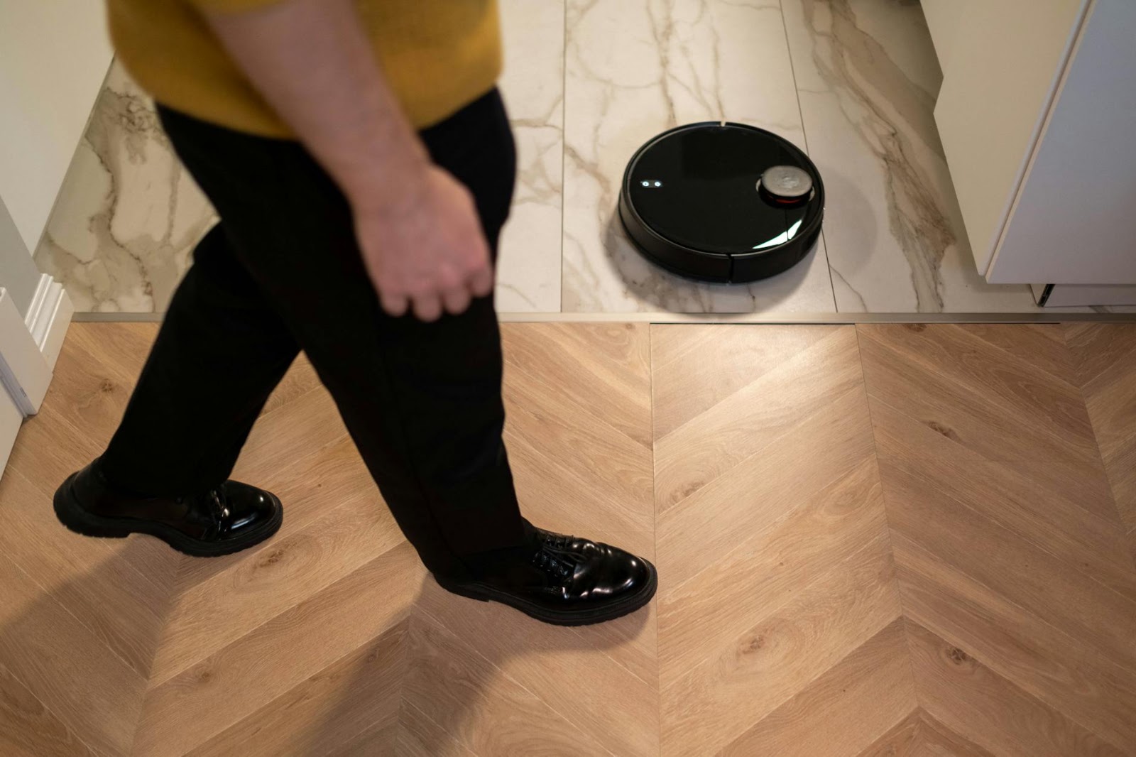 A person effortlessly enjoying smart home automations, highlighting the convenience of the Smart Home Revolution 2026.