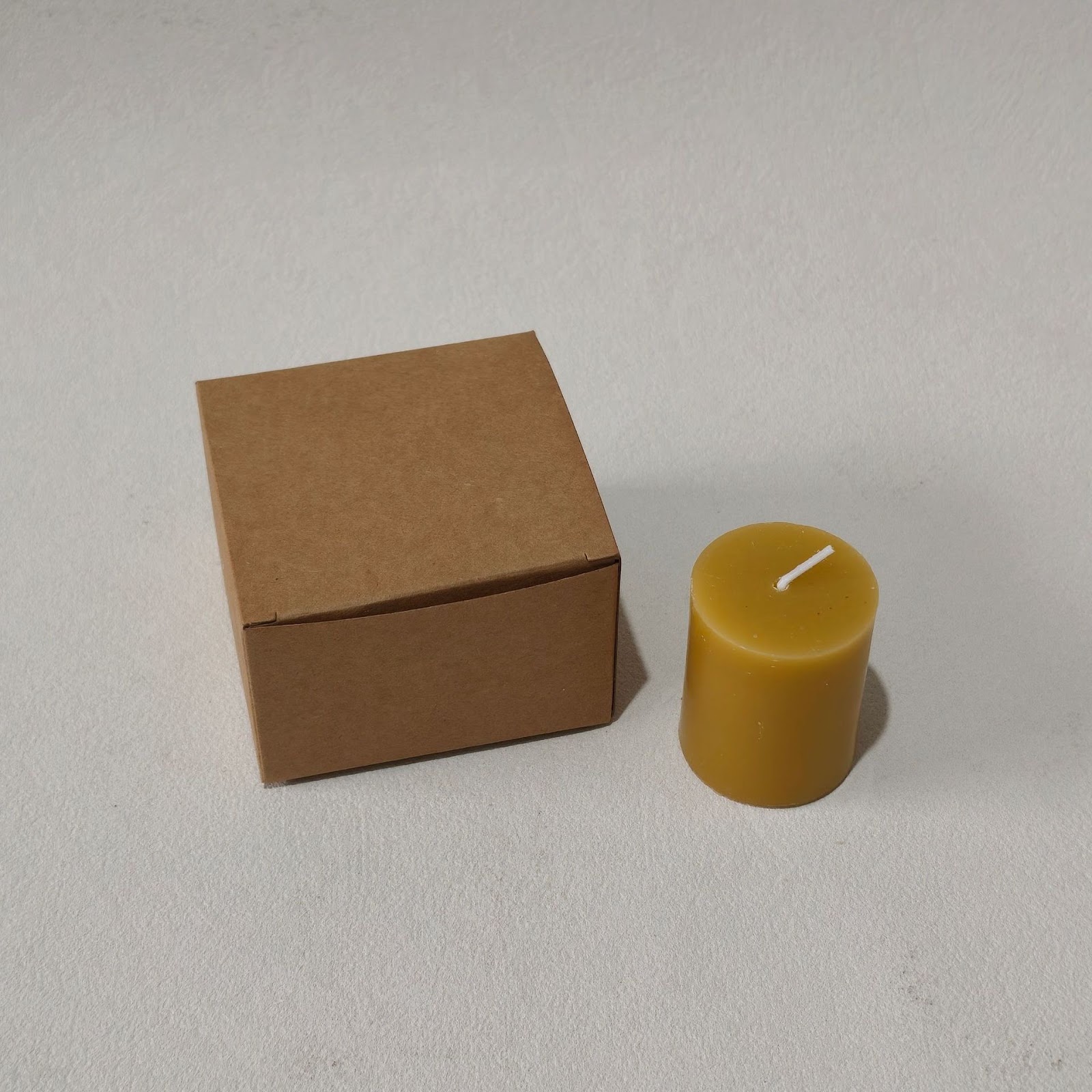 Bienenwachskerze, Stumpen, 4×5 cm, handwerklich