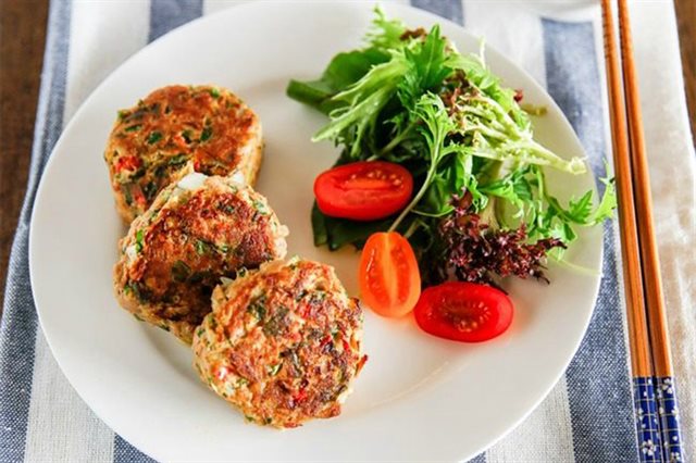 Bánh Cá Ngừ Rau Củ Chiên