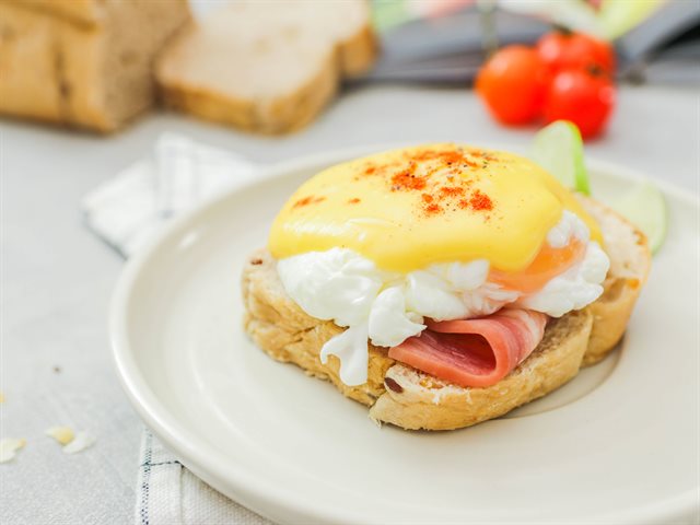 Egg Benedict Và Sốt Hollandaise