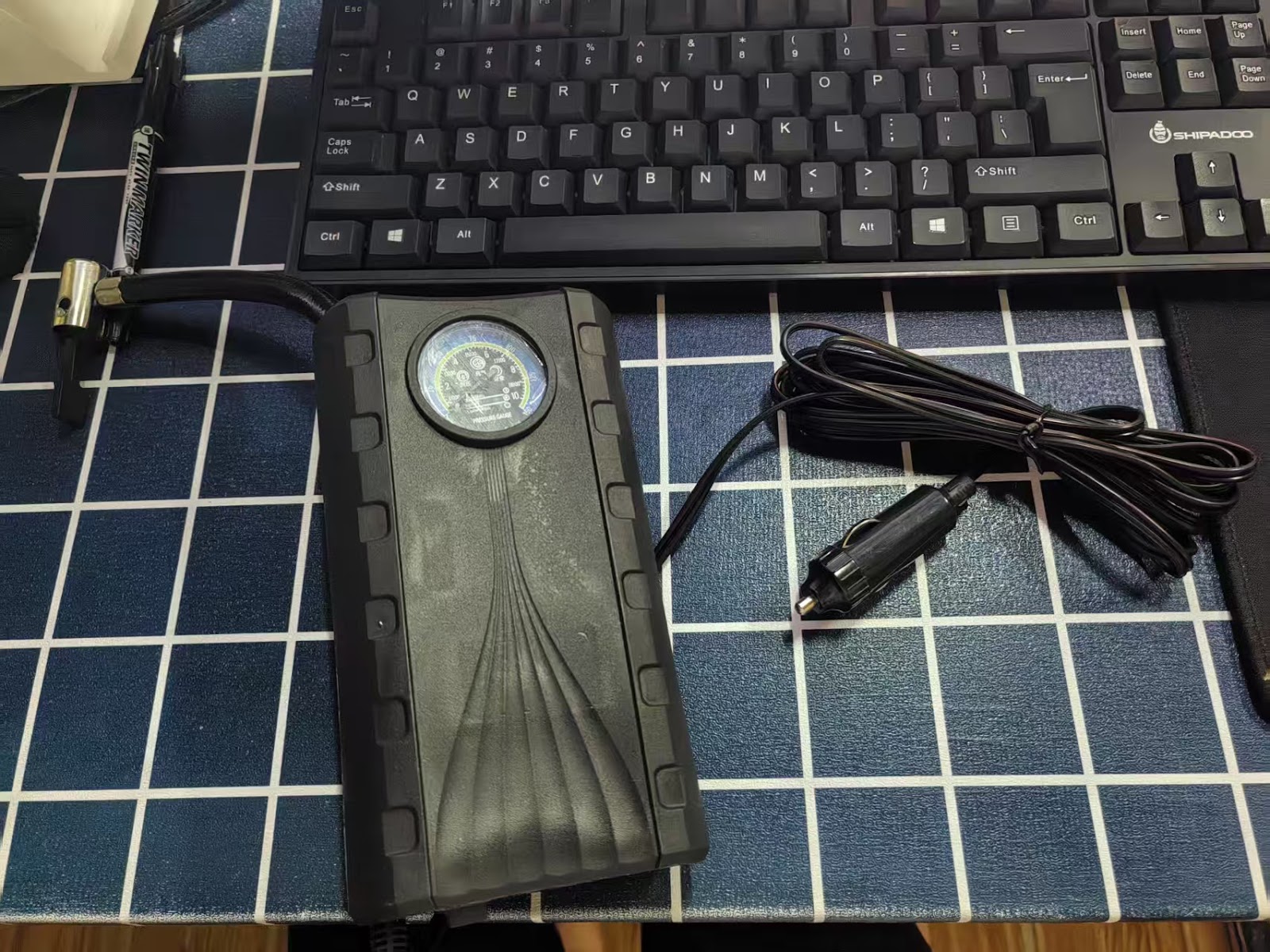 Portable air pump for car tires, digital, dual cylinder