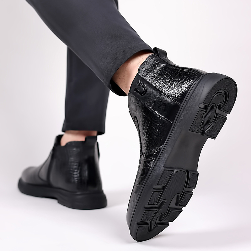 Elegant men's leather boots, insulated
