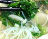 Dọn ra ăn như lẩu, vừa nhúng lá é, vừa thêm nấm, măng, rau ăn kèm bún tươi! Hoặc cho bún vào tô, nhúng lá é, xếp góc, múc nấm, gà lên rồi chan nước, húp xì xụp! Giã thêm ít muối hột + lá é + ớt xiêm xanh, chấm thịt gà! => đúng bài lun 🍾🍻👏😂😂😂