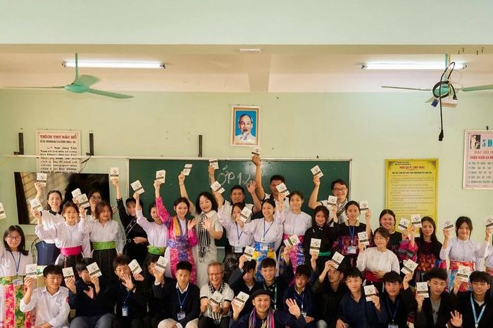 Hành trình Từ Trái Tim: Vượt dốc đá tai mèo, gieo khát vọng trên Cao nguyên đá - Báo Tiền Phong