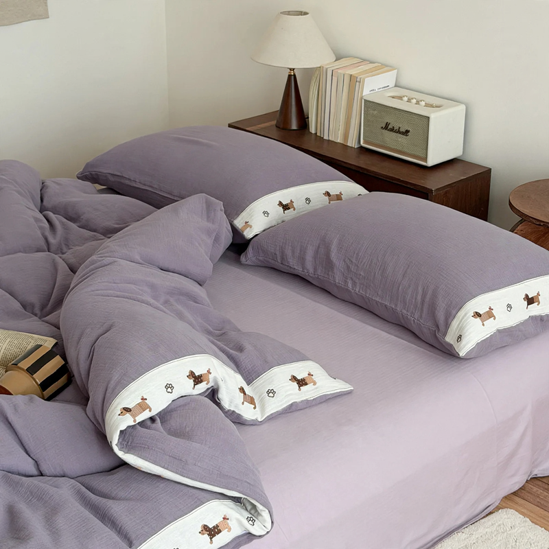 Soft cotton bed linen set with fitted sheet
