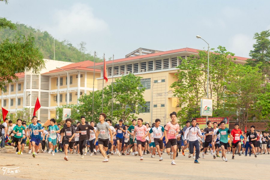 Hội Sinh viên tổ chức Giải chạy việt dã sinh viên TBU và trao chứng nhận “Sinh viên khỏe” năm học 2020 - 2021