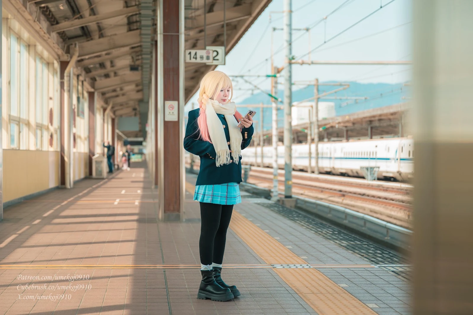 Marin Kitagawa Train Station Cosplay - Cosplay Photography 5K Wallpaper (6048x4032)