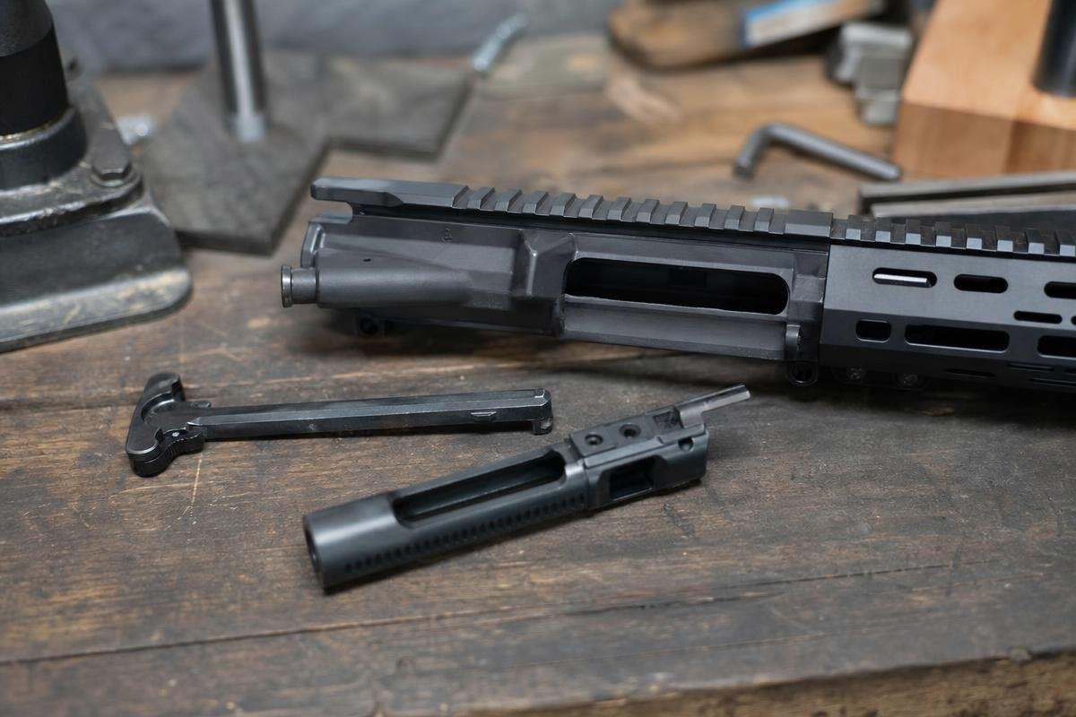 AR-15 charging handle function with bolt carrier group