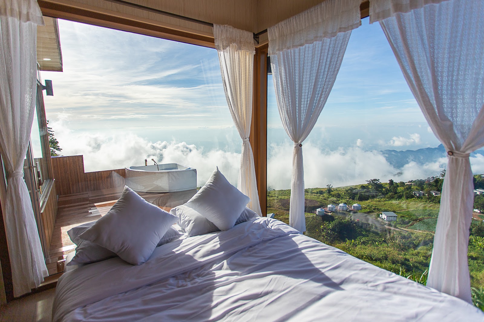 ชมทะเลหมอกจากบนที่นอน