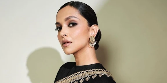 দুটি বড় ছবি হাতছাড়া, তবু ৮ ঘণ্টার দাবিতে অনড় দীপিকা! মাতৃত্বই কি বদলে দিল ‘সুপারস্টার’ অভিনেত্রীর সমীকরণ?