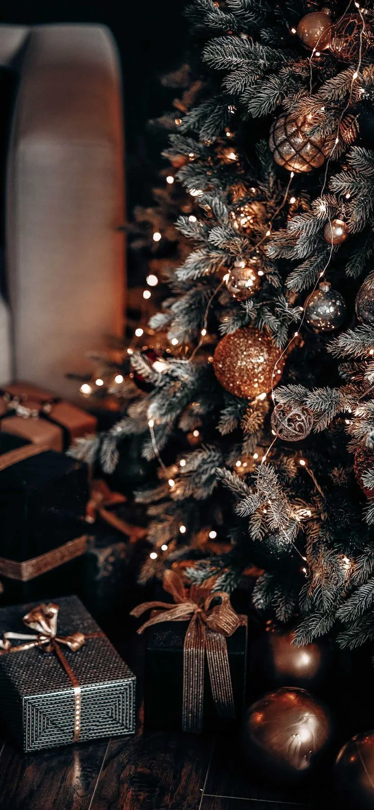 Decorated Christmas Tree with Gifts - Holiday Photography iPhone Wallpaper (736x1592)