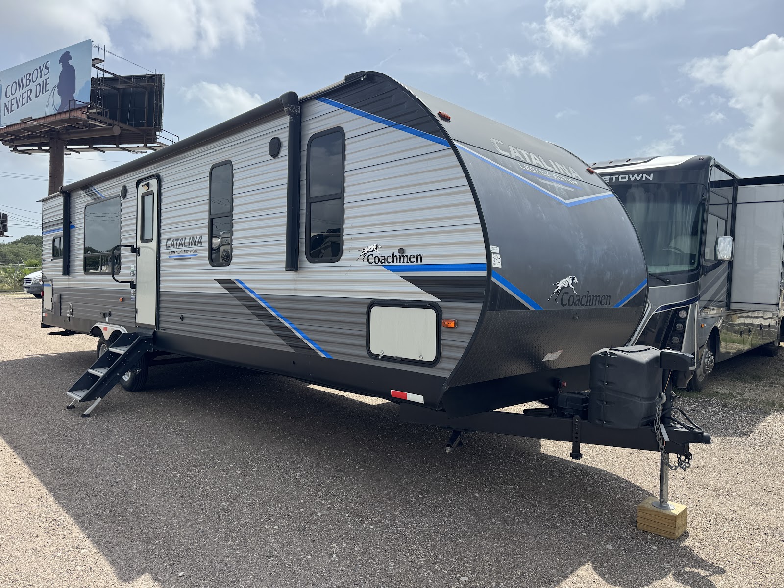 2022 Forest River Coachmen Catalina Legacy 303RKDS