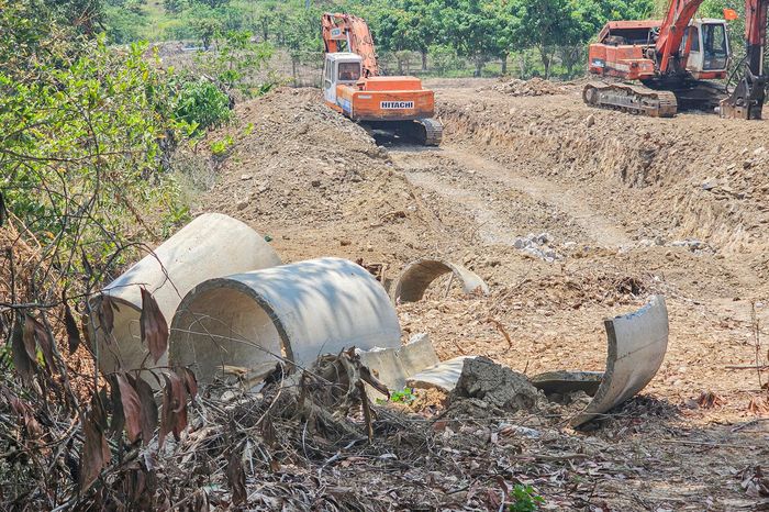 Chủ đầu tư dự án 1.400 tỉ nói gì khi đơn vị thi công đào phá đất người dân? - Báo Pháp Luật TP.HCM