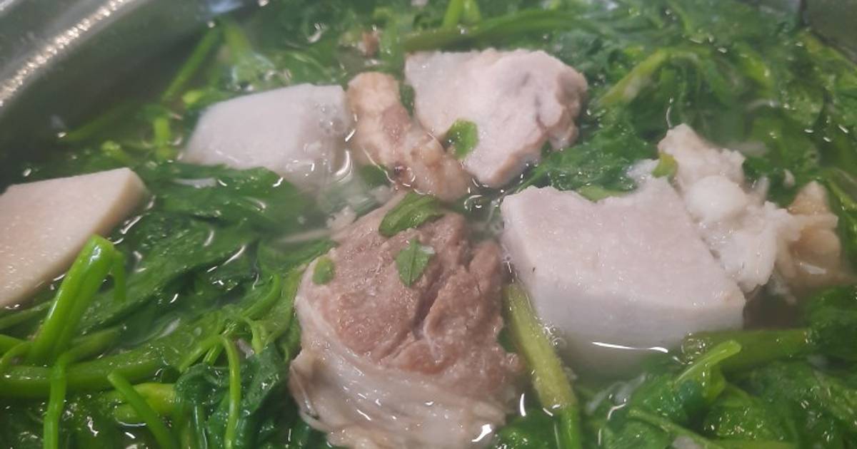 Canh xương khoai sọ rau muống
