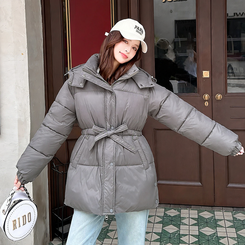 Loose, padded women's coat with tailoring